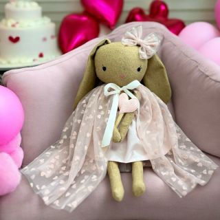 Ručně šitý personalizovaný zajíček Miamka se stane nejlepším kamarádem vašeho dítěte. Od narození poslouží jako usínáček a...