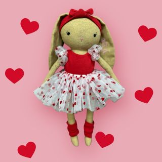 💕 Valentýnská balerína – plná lásky a něhy! 💕 Tato kouzelná ručně šitá baletka Miamka je připravena roztančit dětskou...